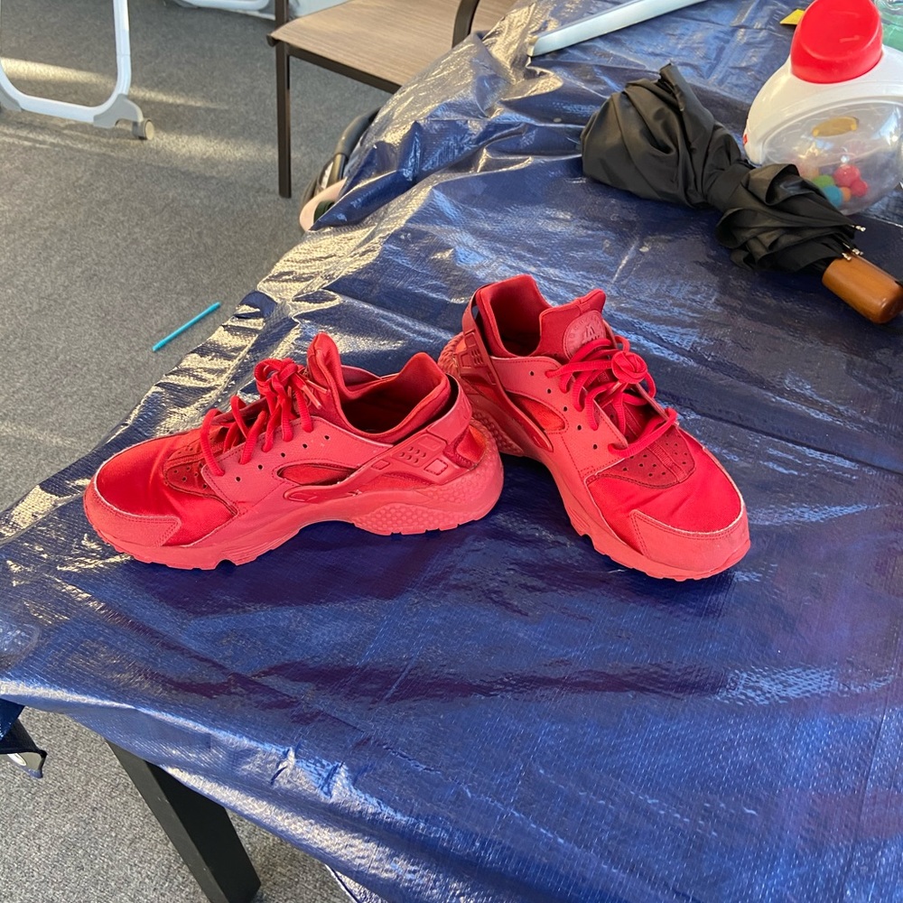 Women’s red Nike Air Huarache